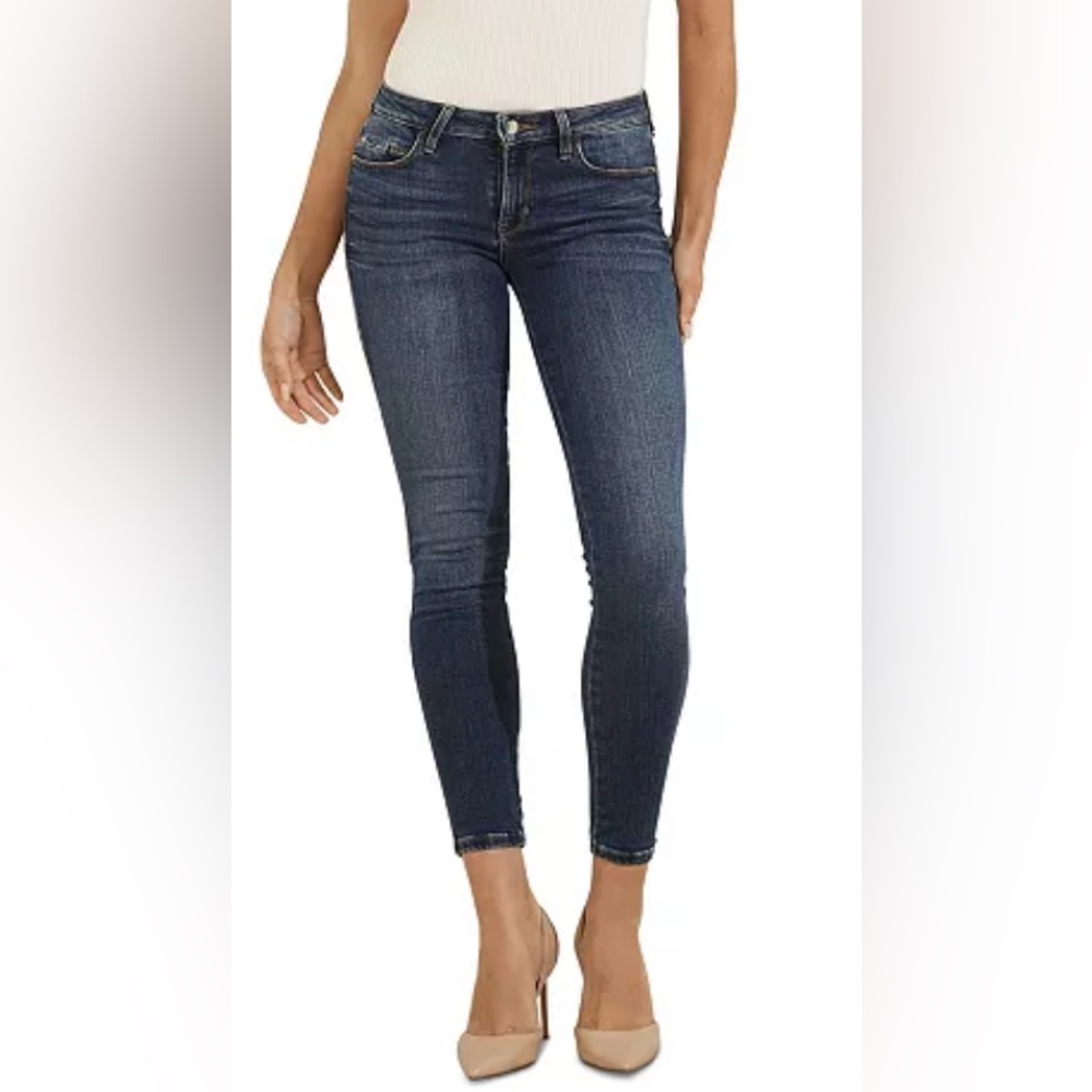 Guess power curvy mid rise jean size 29